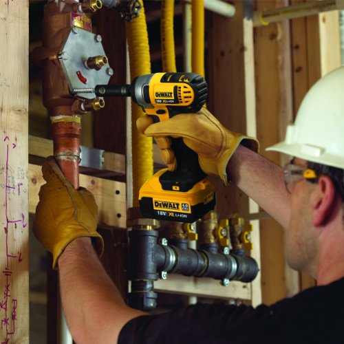 Dewalt DCF880M2 (2 x 4,0Ah Li-Ion + Maletín)